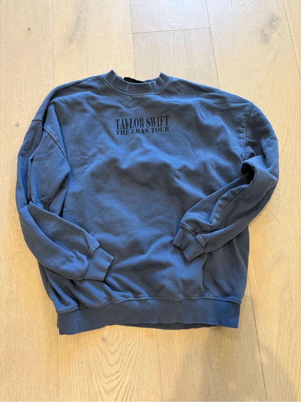 Taylor Swift The Eras Tour Authentic Blue Crewneck Sweatshirt, size M